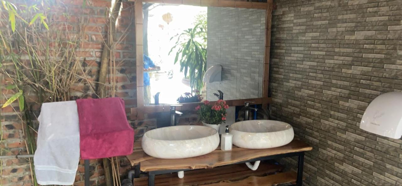 Camellia Eco Home &Tra My Restaurant นิญบิ่ญ ภายนอก รูปภาพ