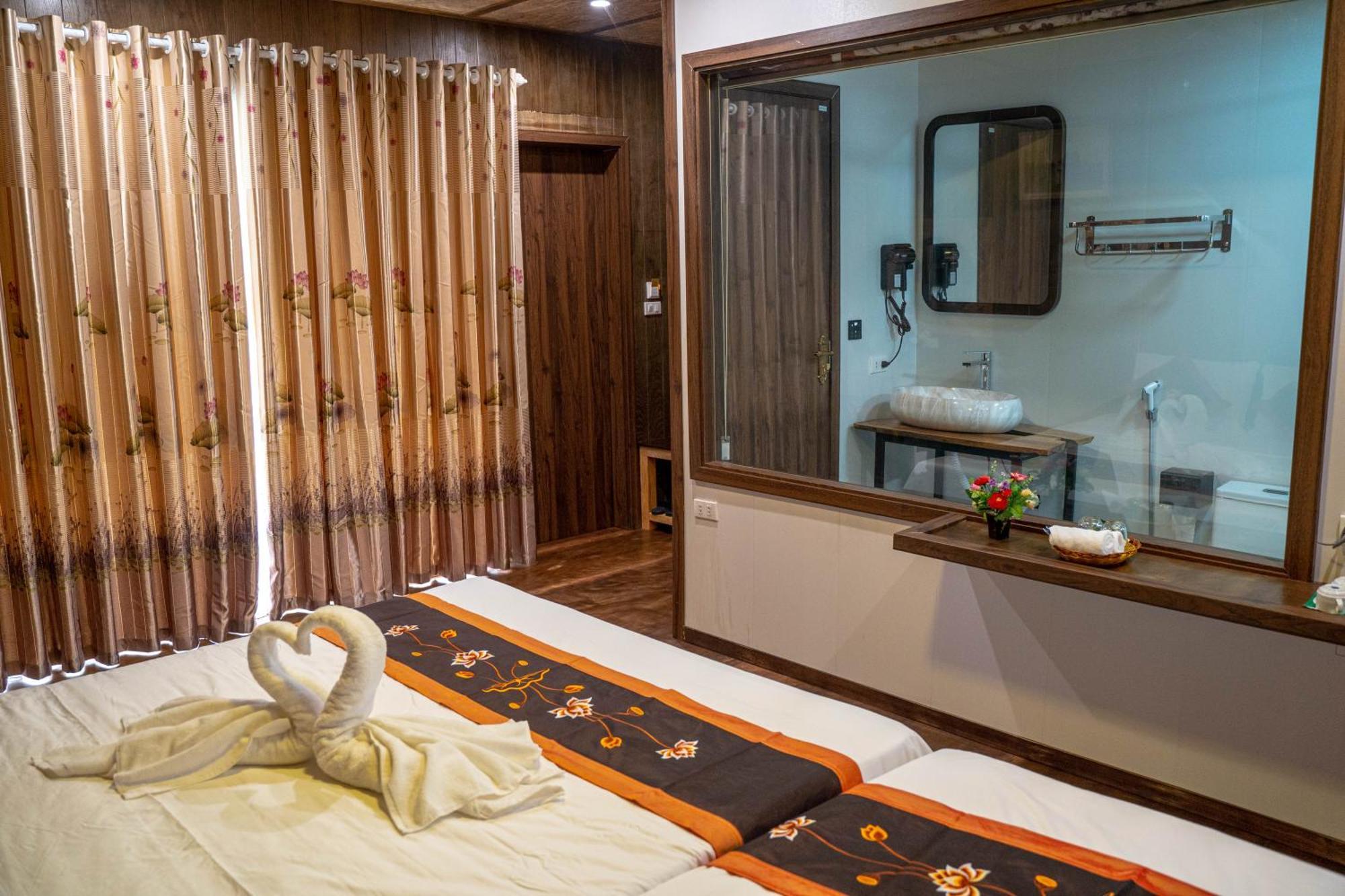 Camellia Eco Home &Tra My Restaurant นิญบิ่ญ ภายนอก รูปภาพ
